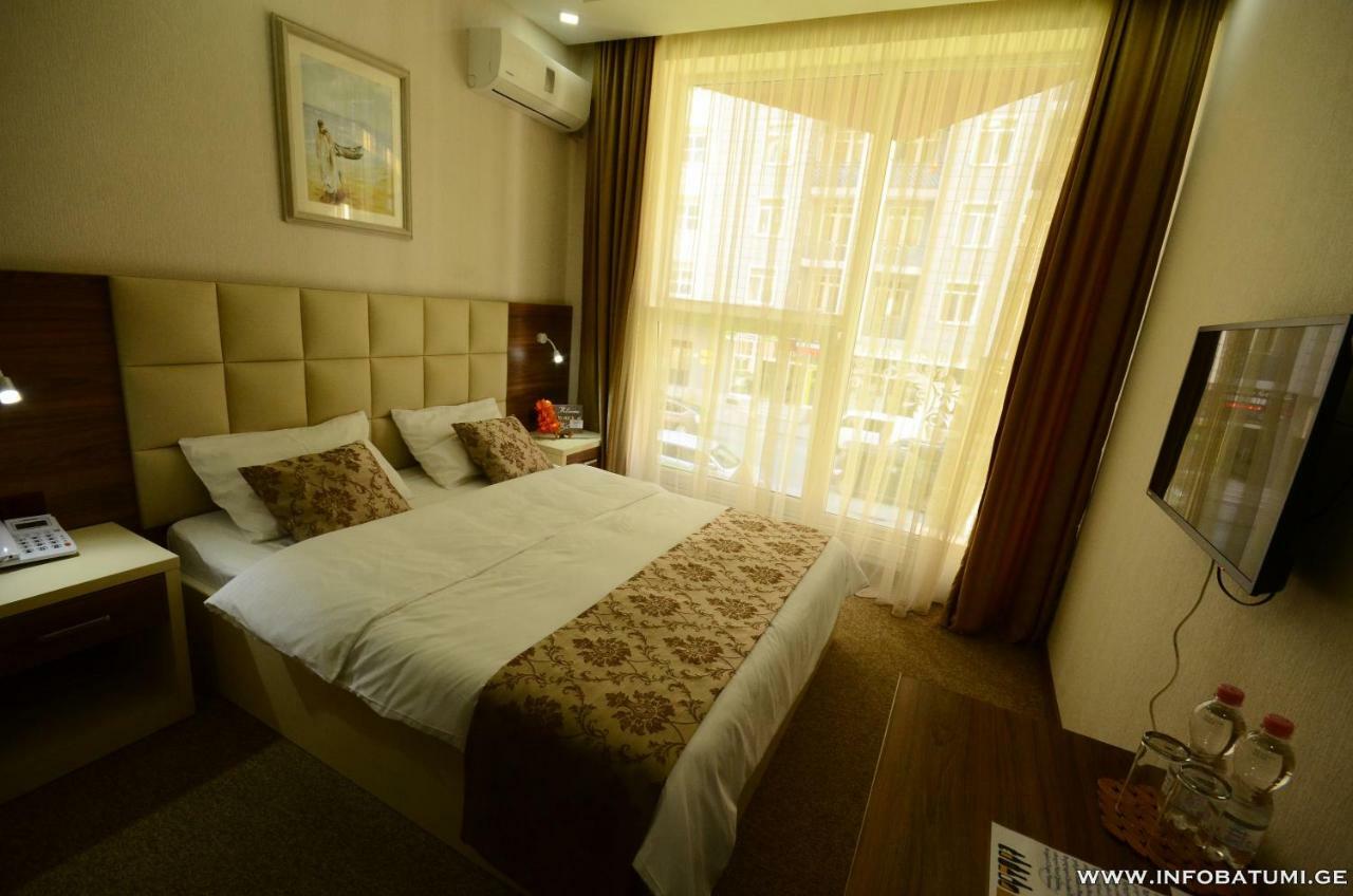 City Hotel Batumi Exterior foto
